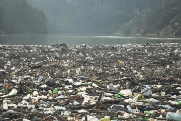 En Bulgarie, la rivière Iskar remplie de déchets